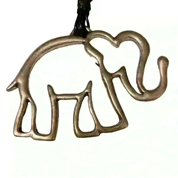 Elephant Necklace & Earring Set. Black & silver colored necklace. - Picture 3 of 5